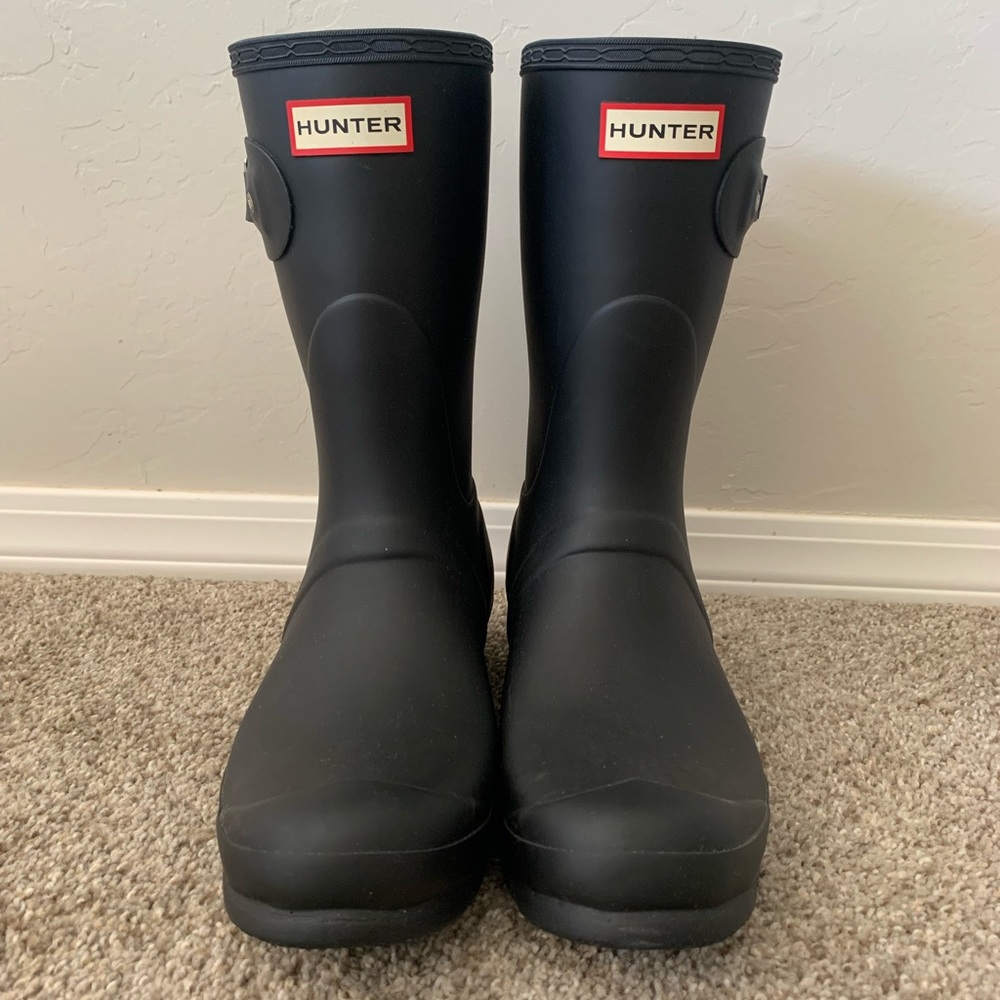 Hunter women’s short matte black rain boots size 10